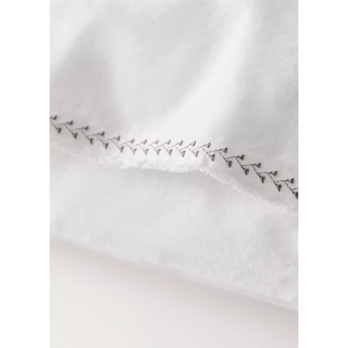 Taie d’oreiller percale de coton lavé surpiqûres zigzag 50x75 cm blanc cassé, MANGO HOME