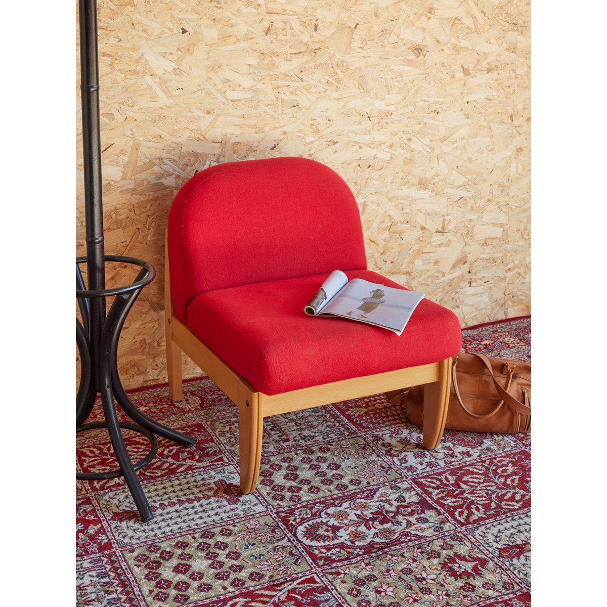 Chauffeuse en bois  Olivia N°88 - Bon état rouge, DEBONGOUT