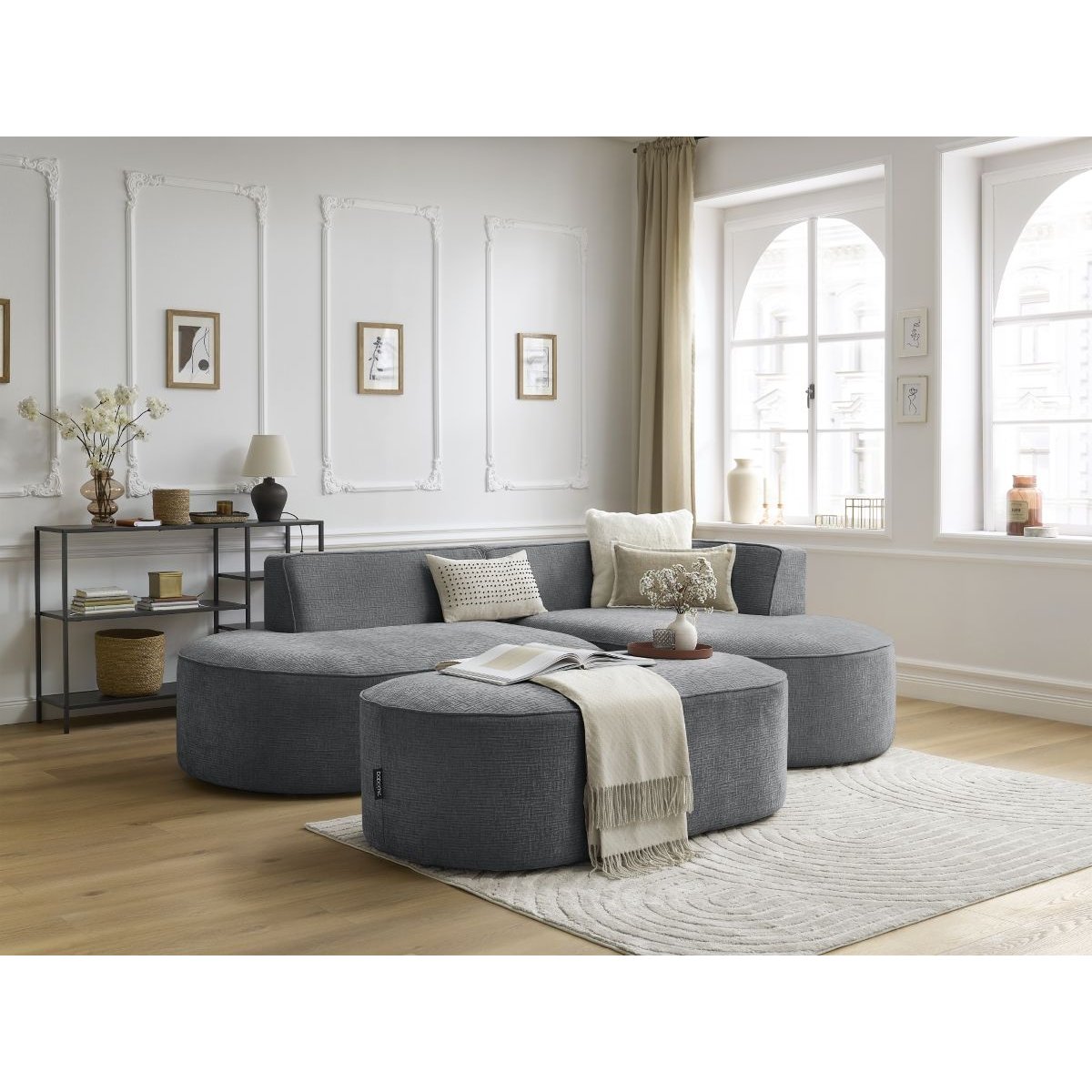 Canapé d'angle fixe 5 places en tissu texturé avec pouf, ROUSSEAU gris foncé, BOBOCHIC