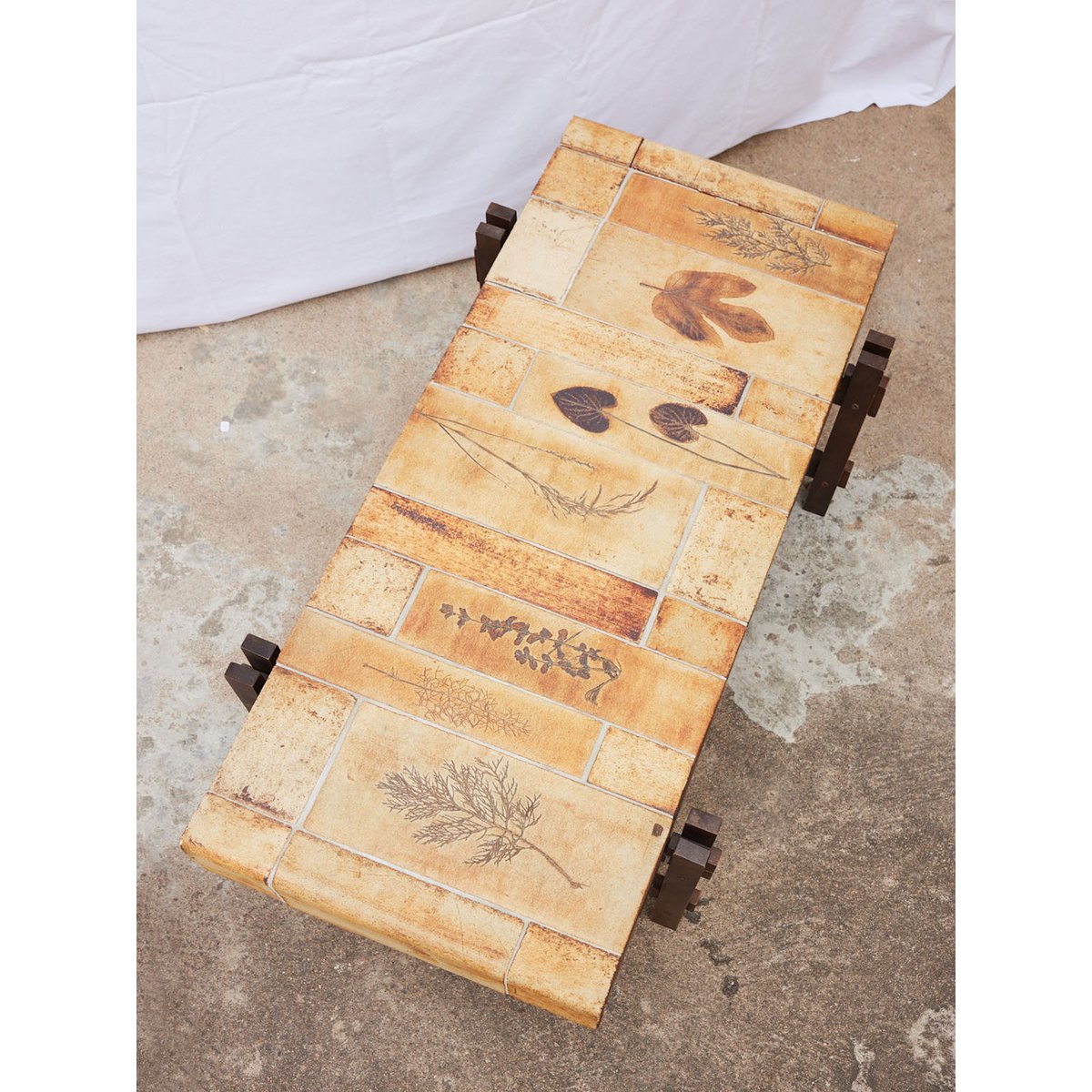 Table basse design Marie-Pierre N°87 - Bon état bois foncé, DEBONGOUT