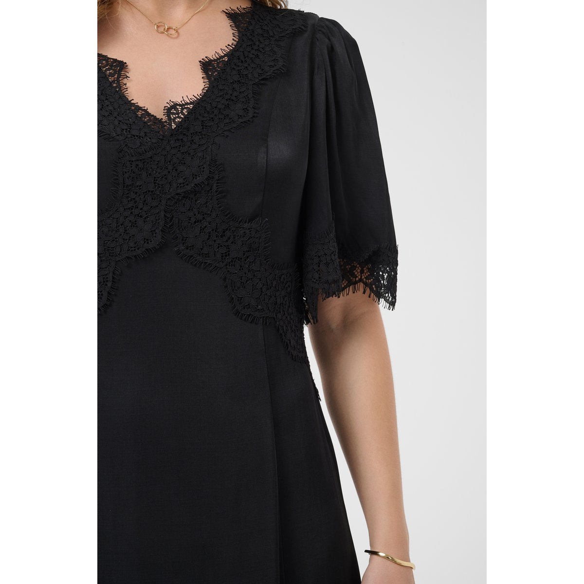 Robe noir pitch black, CREAM