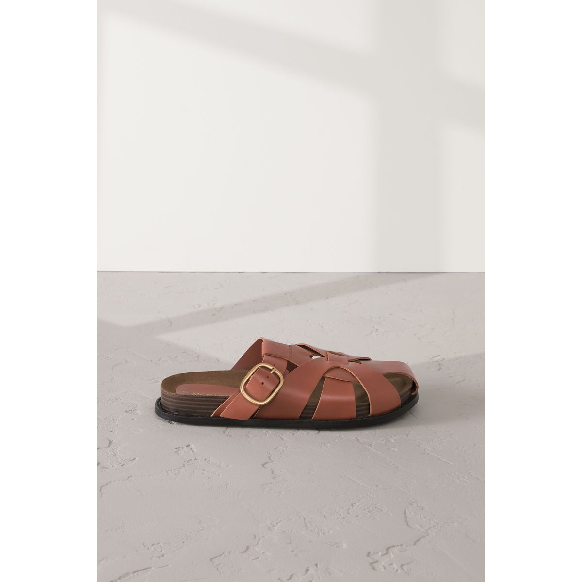 Chaussures tressées à bout rond et boucle marron fauve, NEXT