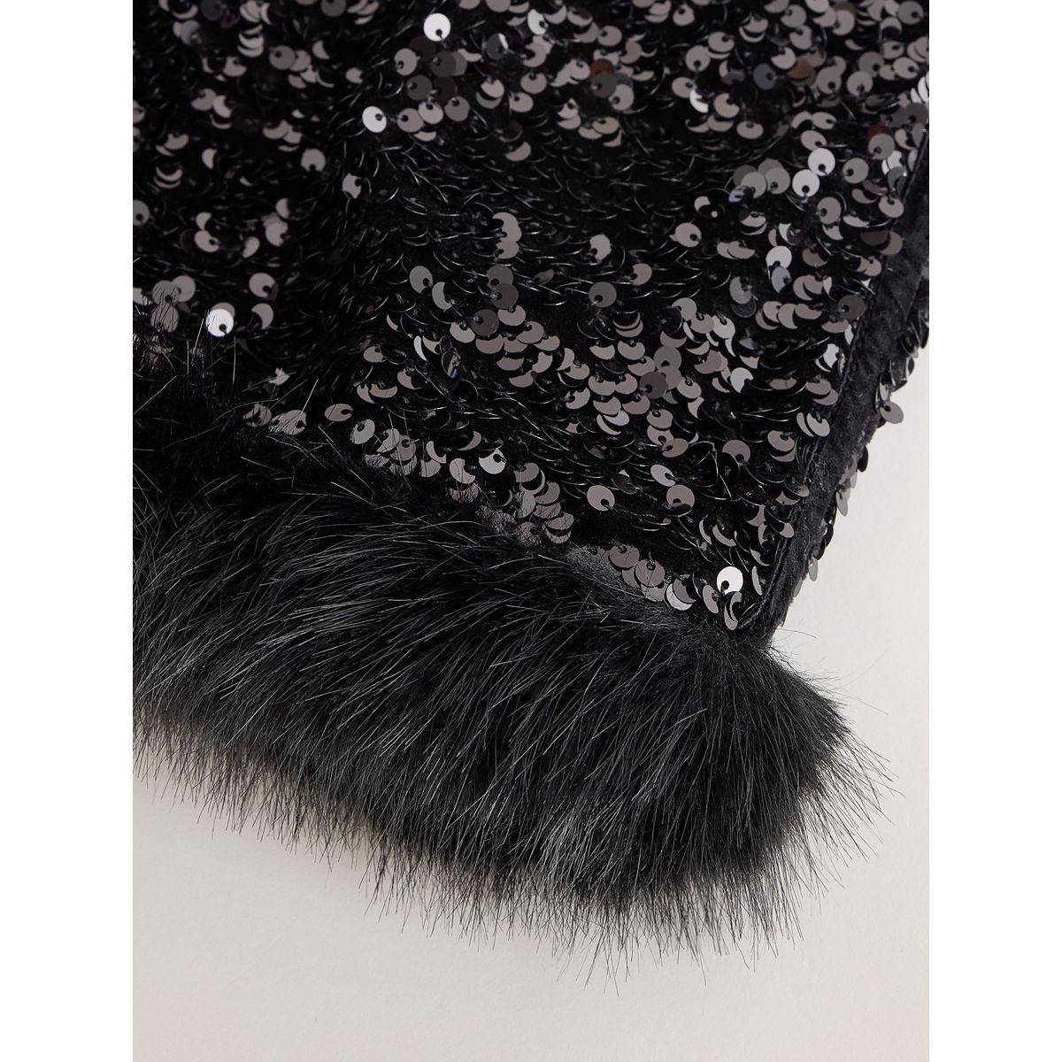 Jupe à sequins ourlet noir duveteux, NEXT