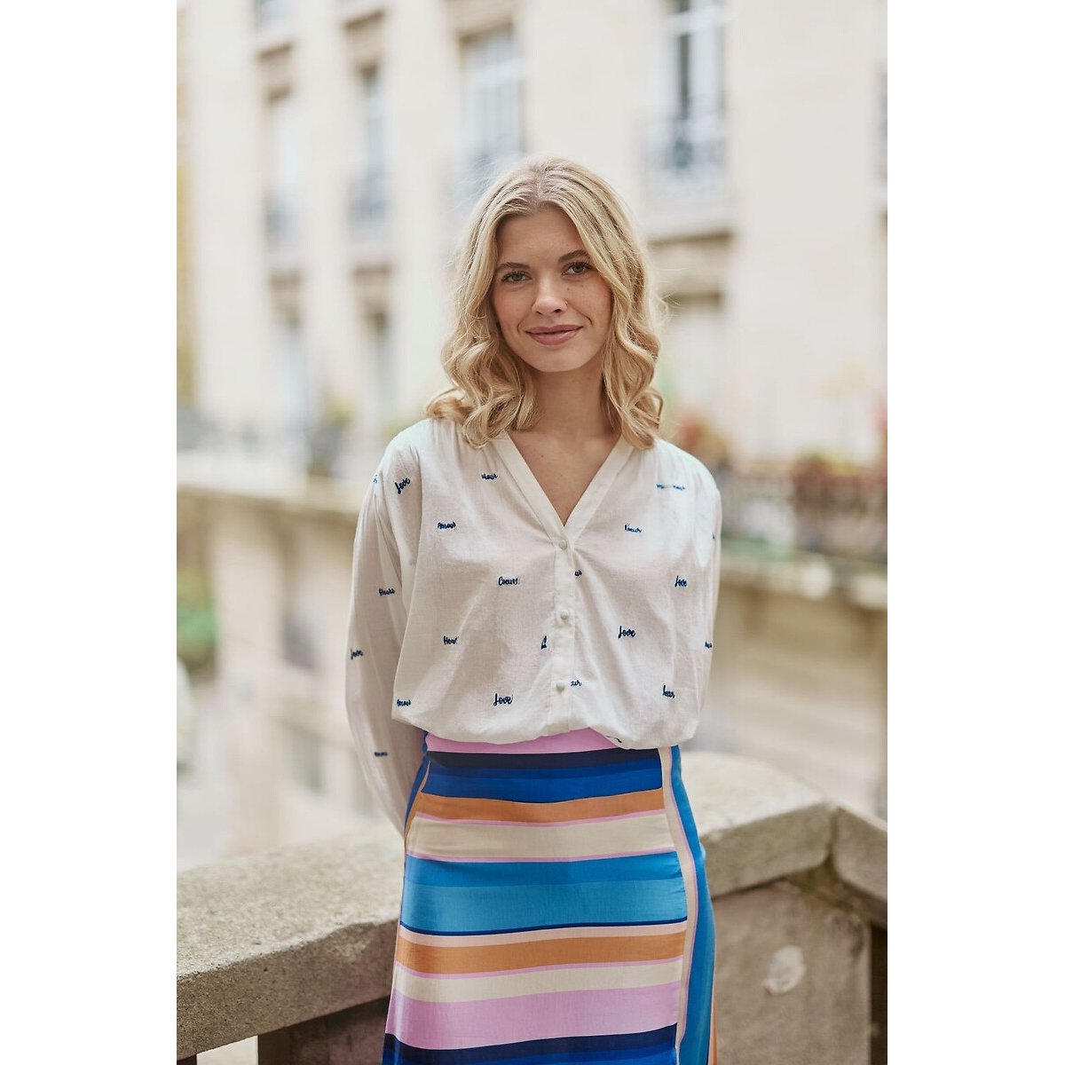 Bolia Embroidered Cotton Blouse with V-Neck and Long Sleeves ecru/blue, LA PETITE ETOILE