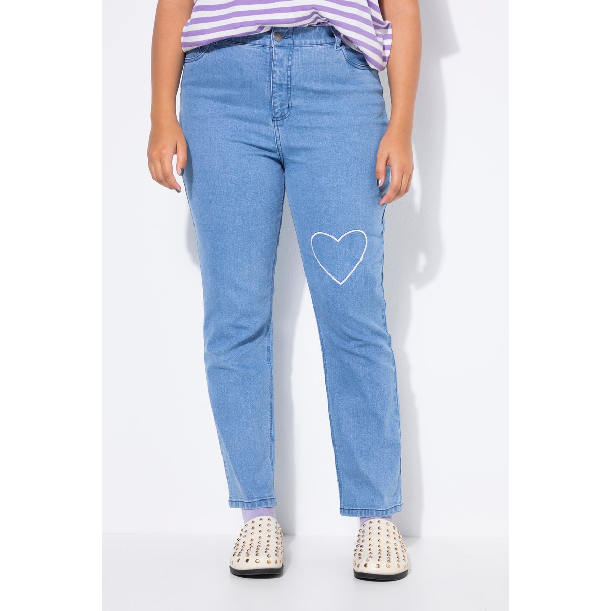 Jean Mom 5 poches, cœur brodé bleu jean, STUDIO UNTOLD