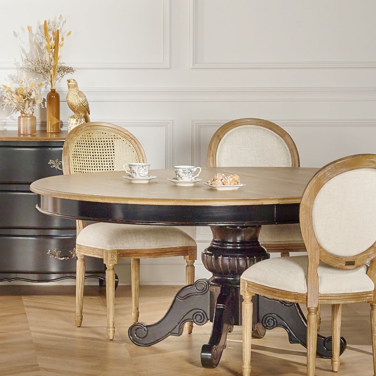 Table ovale en chêne 1 rallonge 6/8 couverts AMBOISE noire, ROBIN DES BOIS