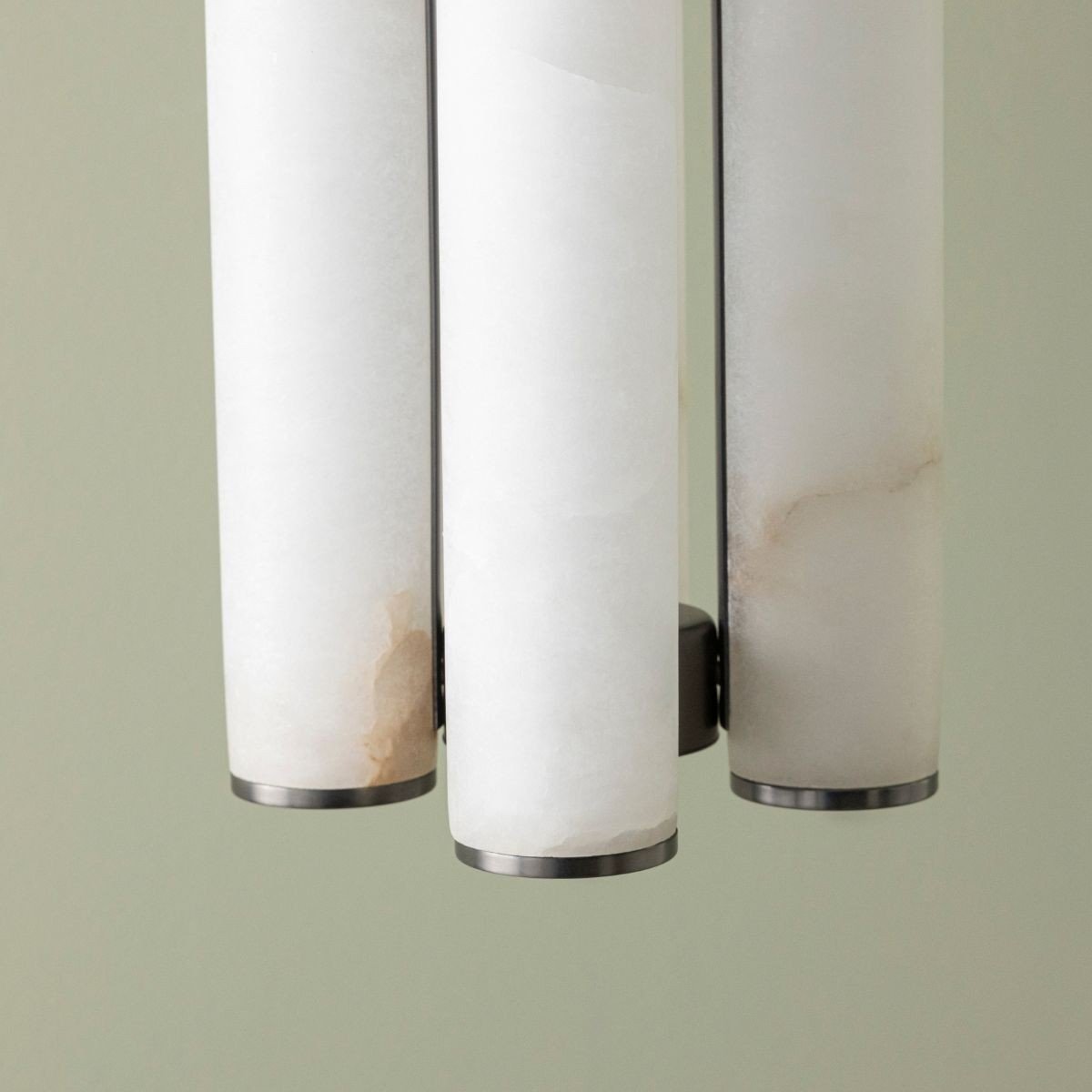 Lustre vertical en albâtre et métal H55 cm - MONTAIGNE noir, SIGNATURE