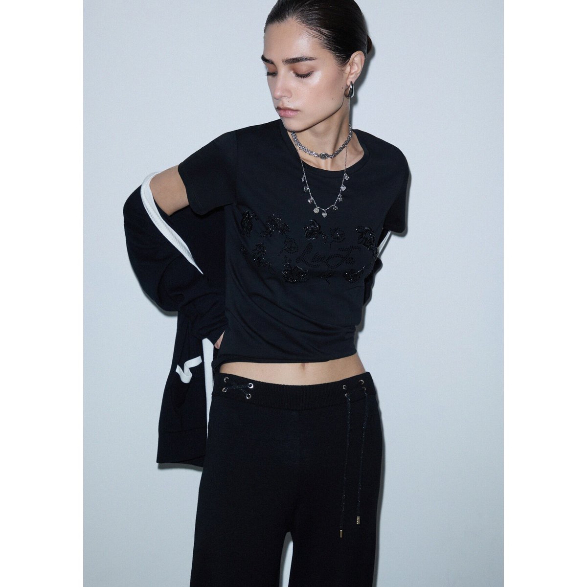 T-shirt avec strass noir et ramage, LIU JO