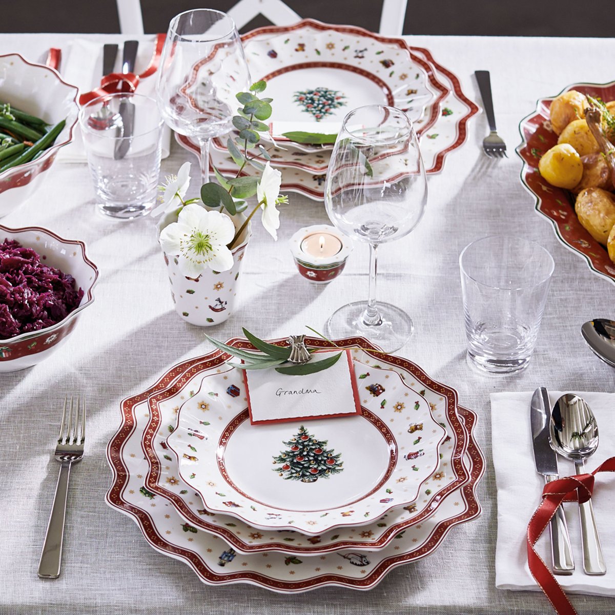 Assiette D'accueil TOY'S DELIGHT rouge, VILLEROY & BOCH