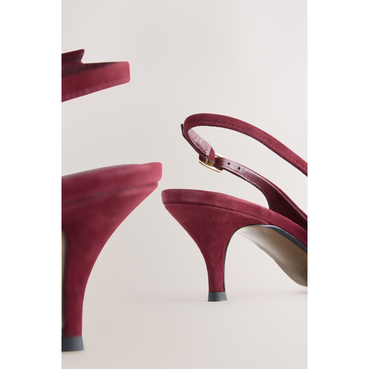 Chaussures en cuir à bride avec découpes rouge bordeaux, NEXT