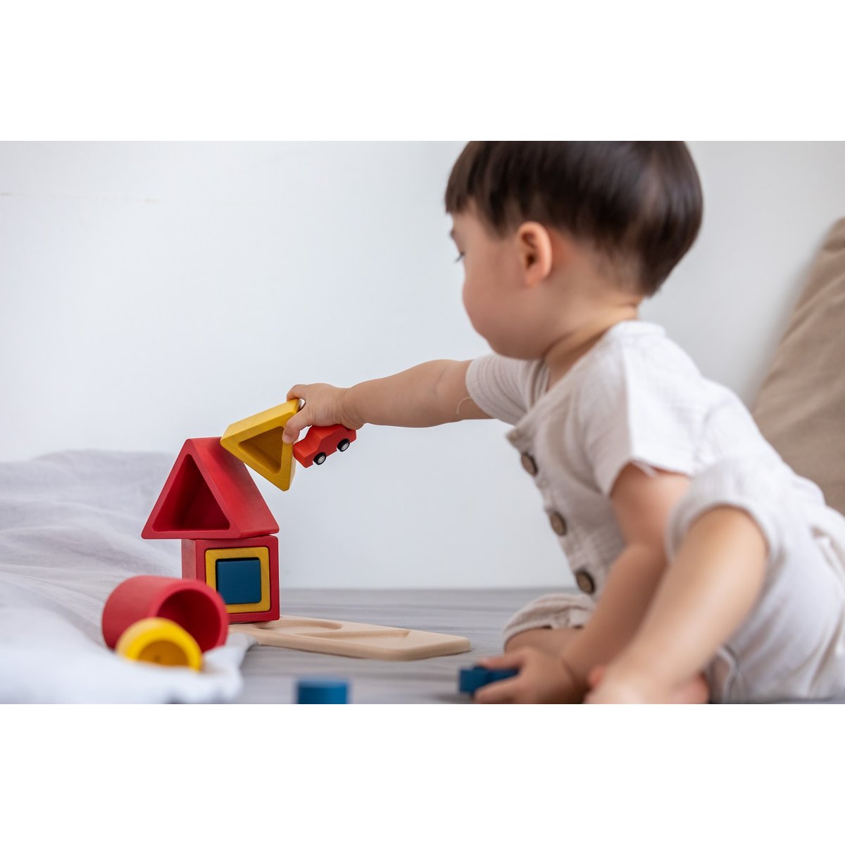 Puzzle d'encastrement 3 formes rouge, PLAN TOYS