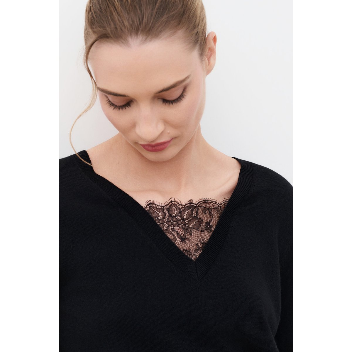 Pull droit col v MCLAUDINE noir, CAROLL