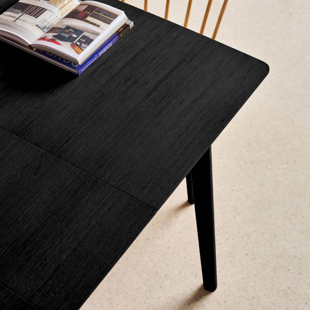 Table à manger rectangulaire extensible bois d'hévéa et placage chêne 4-6 places LINA noir, SWEEEK