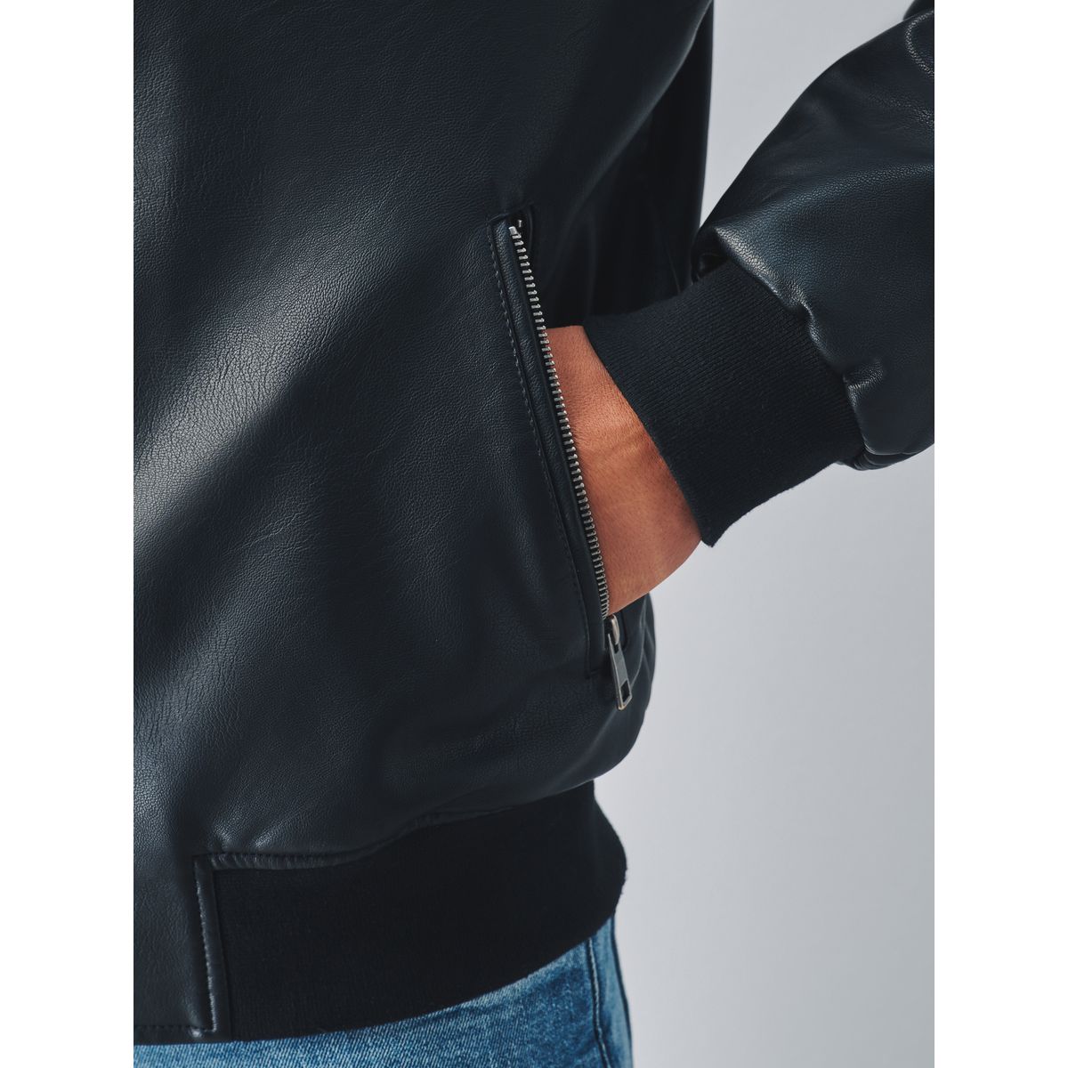 Veste à capuche en similicuir noir, NEXT