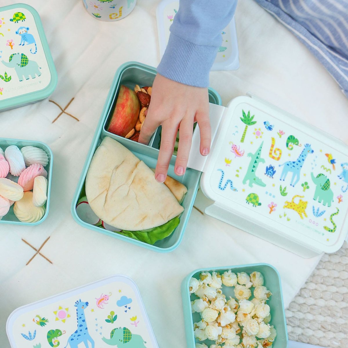 Lunch box blanc, vert, bleu, A LITTLE LOVELY COMPANY