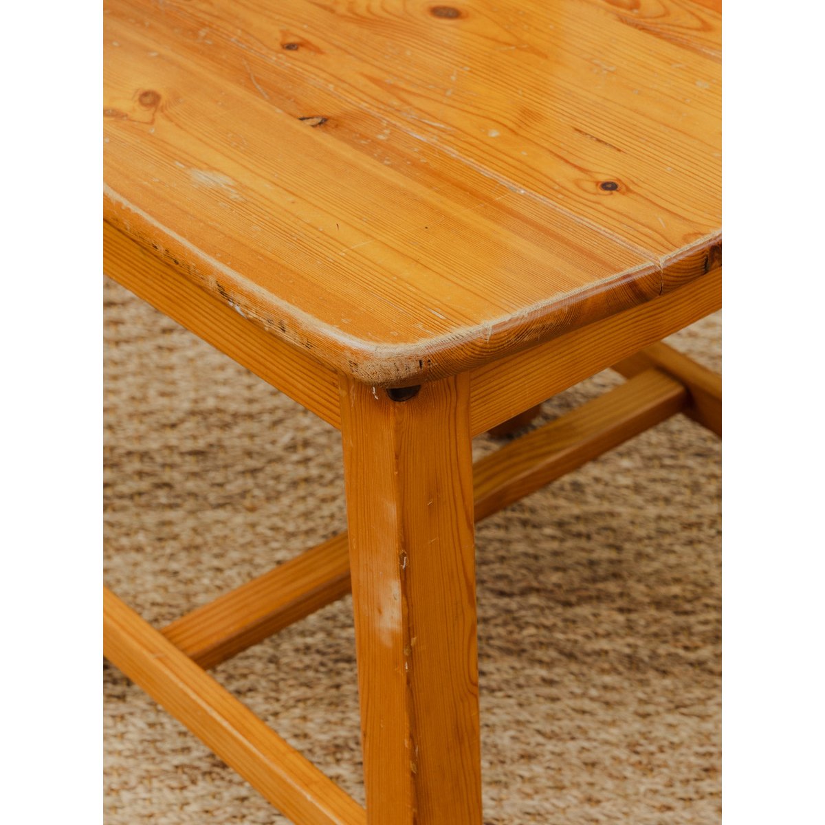 Lot de 2 chaises en bois Claude N°852 - Bon état bois clair, DEBONGOUT