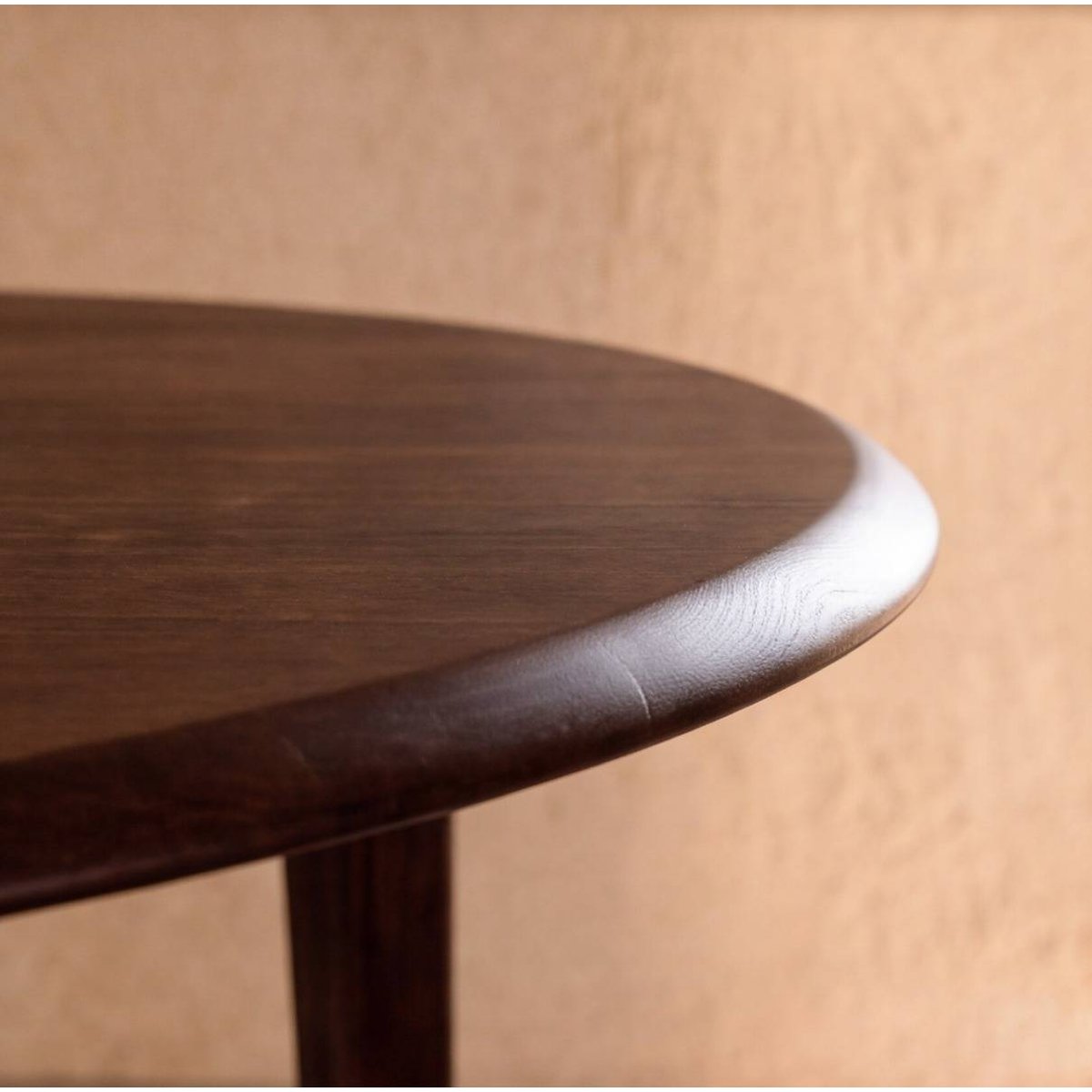 Table à manger ronde en bois de manguier SELVA bois foncé, MADE IN MEUBLES