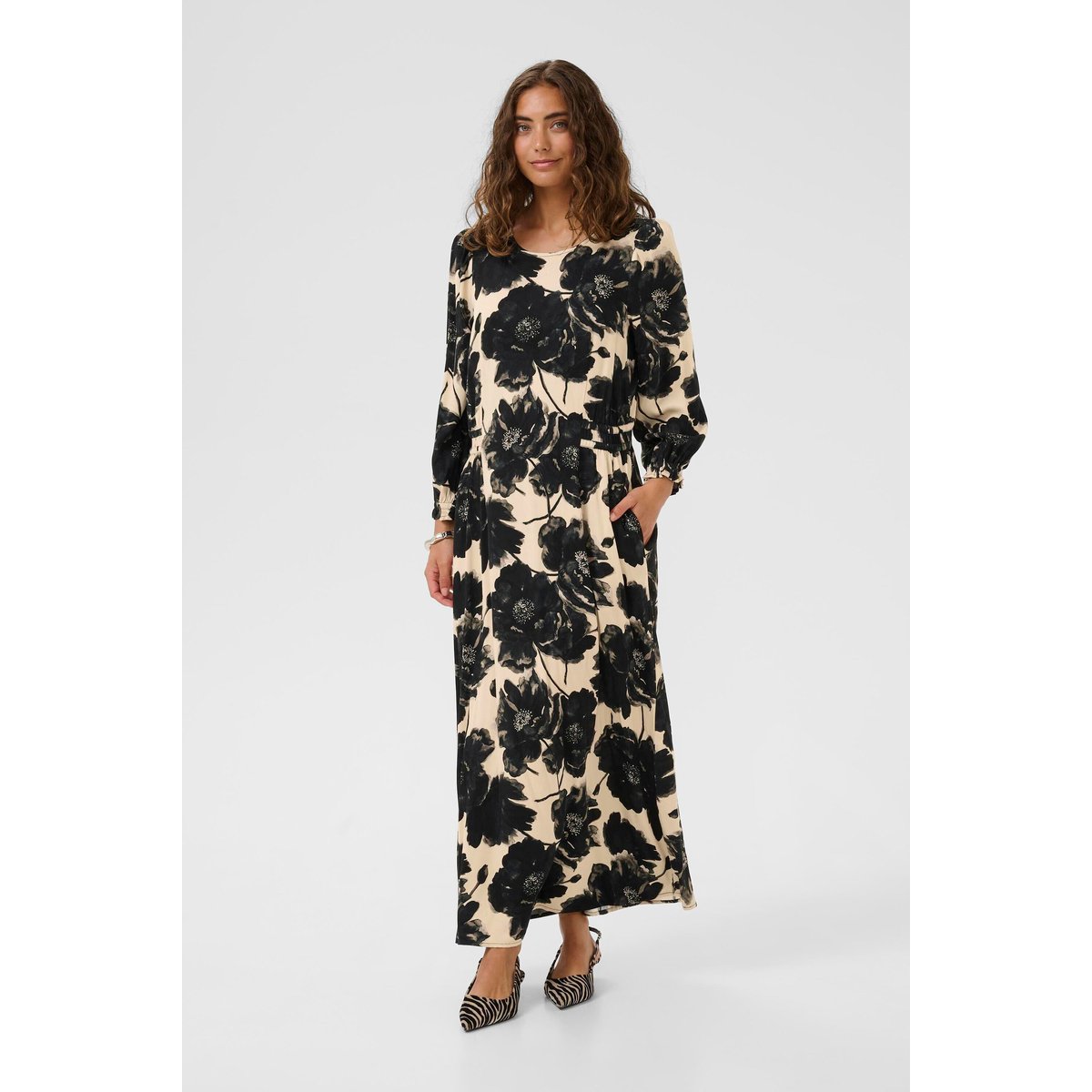 Robe noir blanc black/offwhite flower, CULTURE