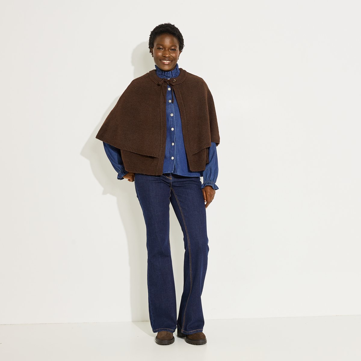 Cape courte en maille marron, GRAIN DE MALICE