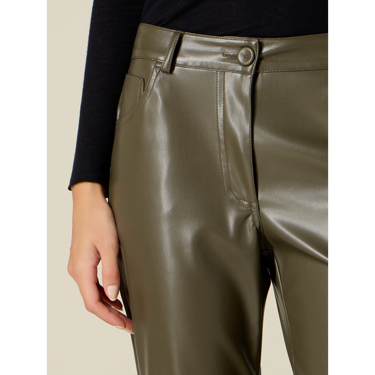 Pantalon flare en tissu enduit verde militare, OLTRE