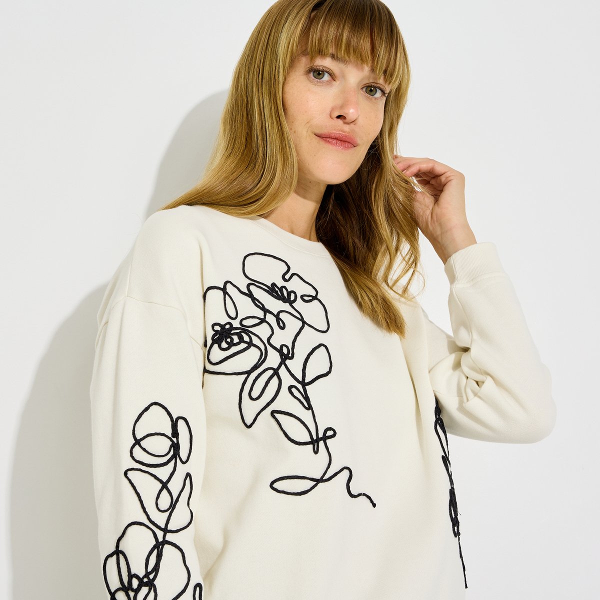 Sweat brodé motifs fleurs blanc cassé ecru, GRAIN DE MALICE