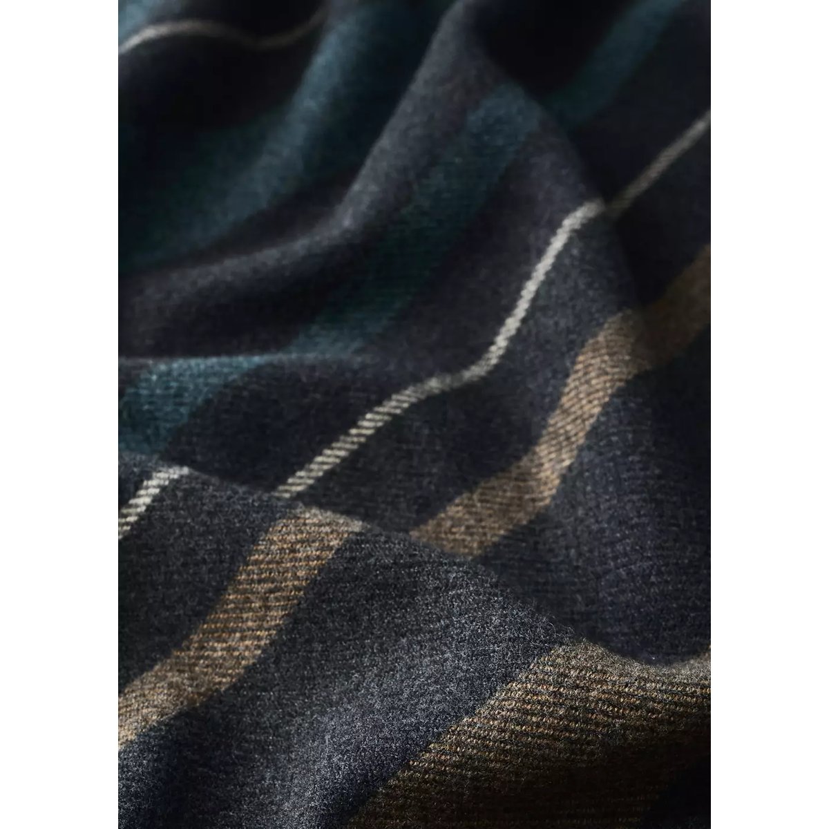 Plaid en laine à effet dégradé et détails de franges bleu pétrole, MANGO HOME