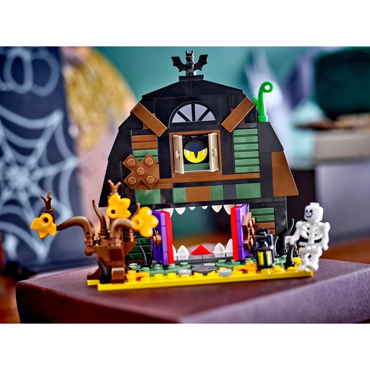 La grange d'Halloween multicolore, LEGO