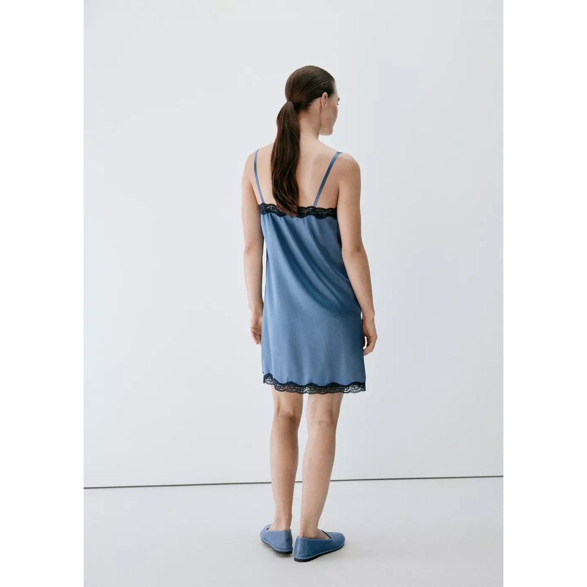 Chemise de nuit soie et dentelle contrastée bleu, MANGO