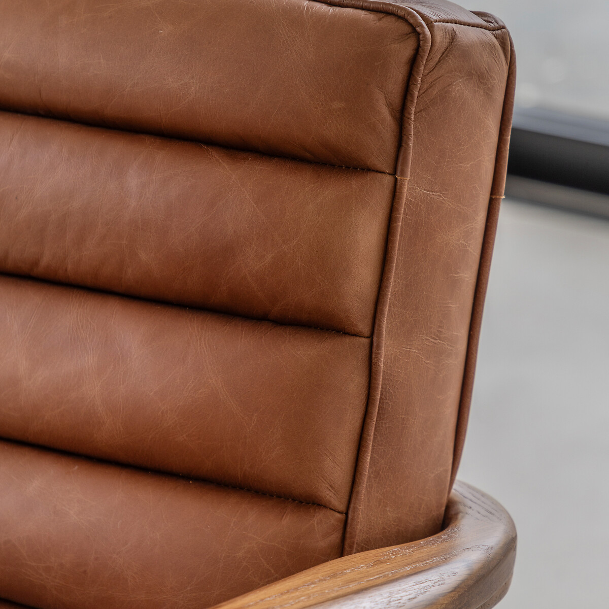 Fairfield Mid-Century Leather Armchair with Solid Wood Frame brown , ÉDITÉ