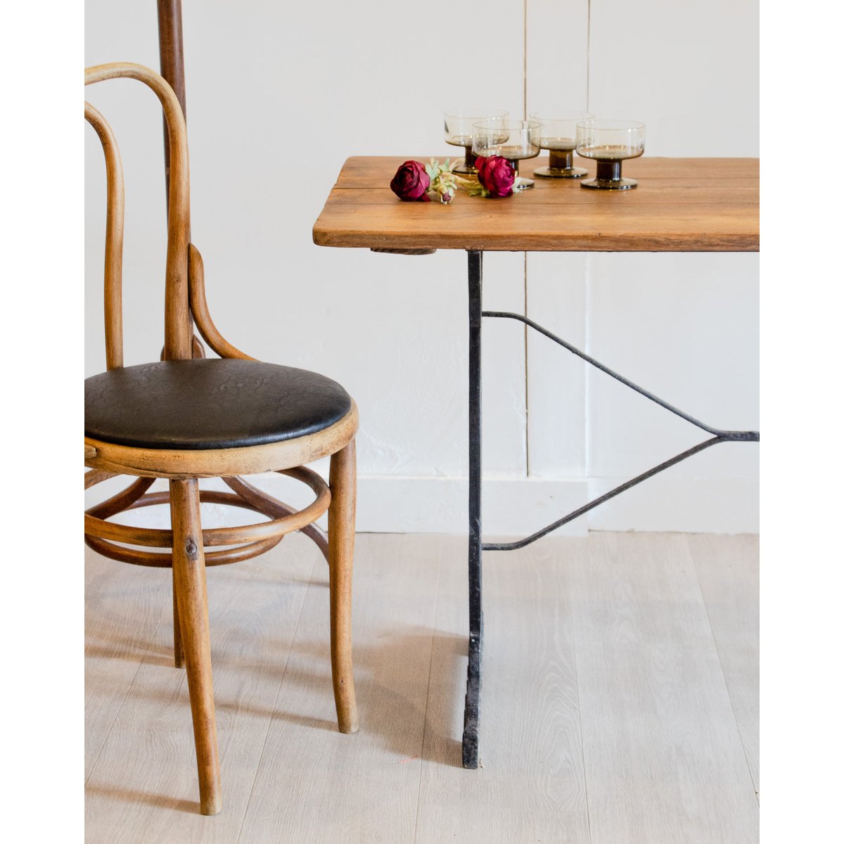 Table à manger Louis Vuitton Romy N°1370 - Bon état bois foncé, DEBONGOUT
