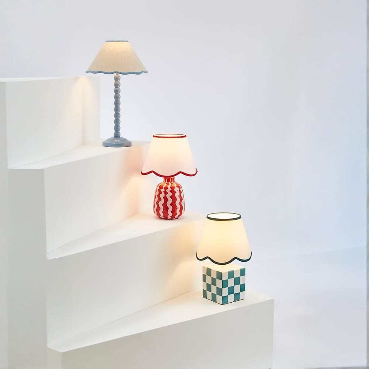 Katey Wiggle Stripe Table Lamp with Scallop Shade red, SO'HOME