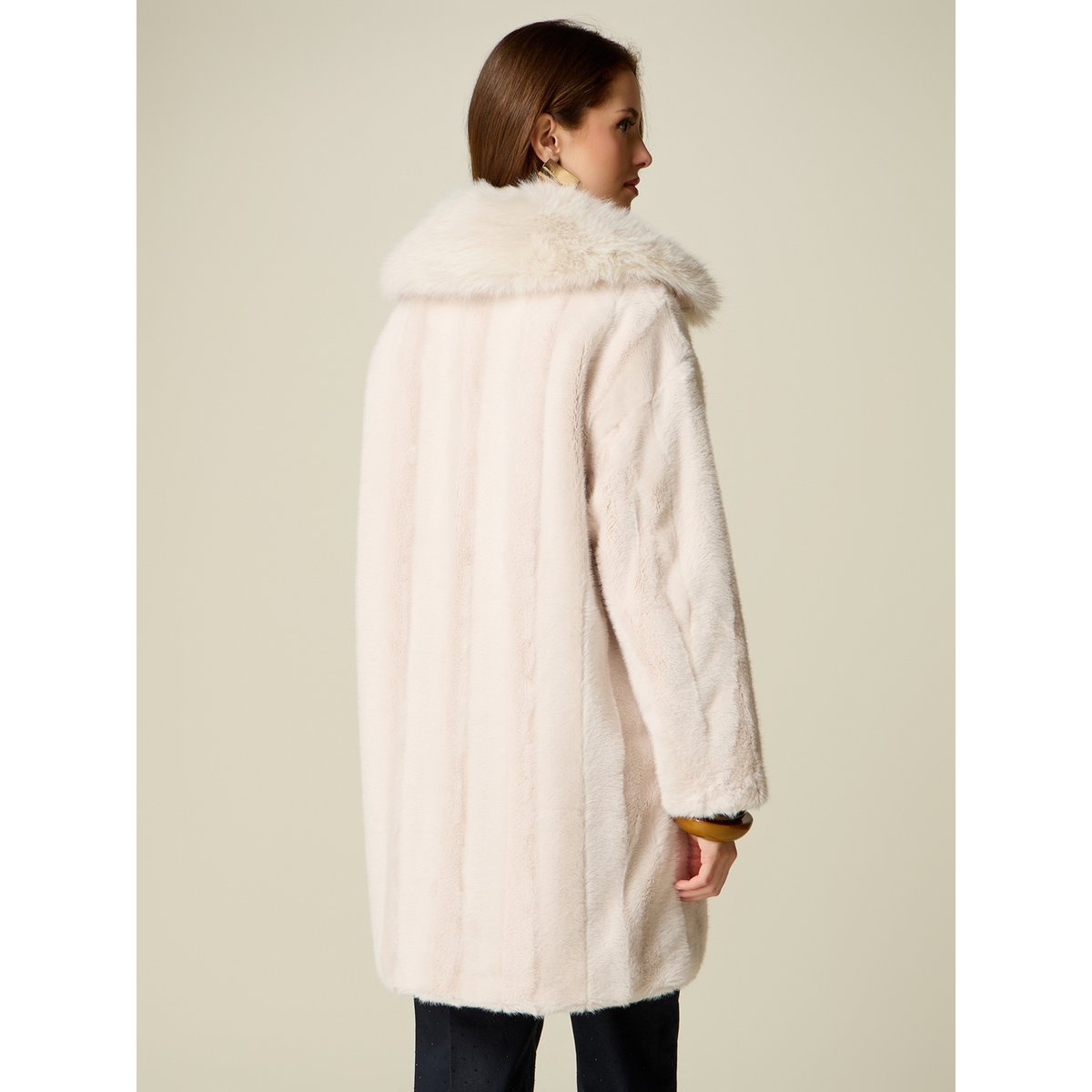 Manteau blanc, OLTRE