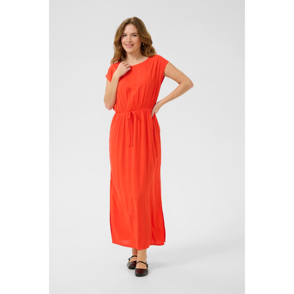 Robe rouge grenadine, KAFFE