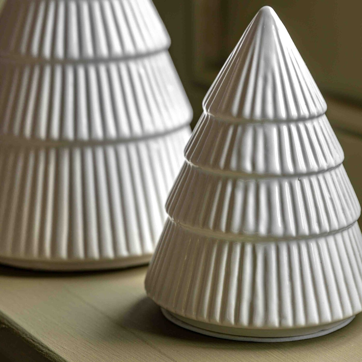 Set of 2 Woodland Ceramic Tree Ornaments in White white, ÉDITÉ
