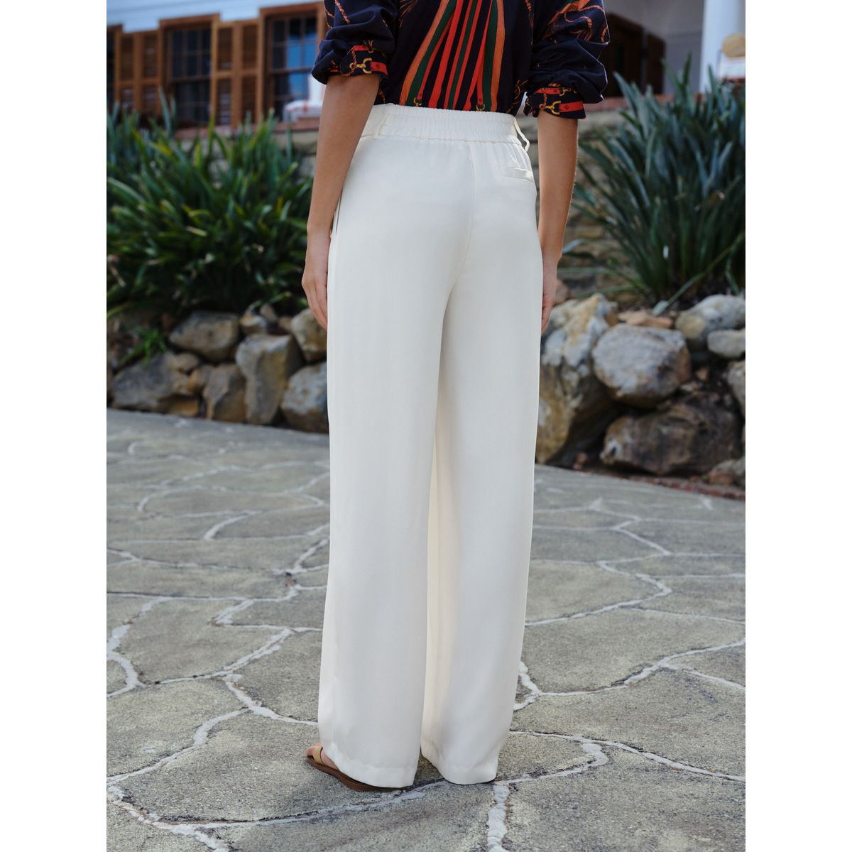 Pantalon large en satin à dos élastique écru, NEXT