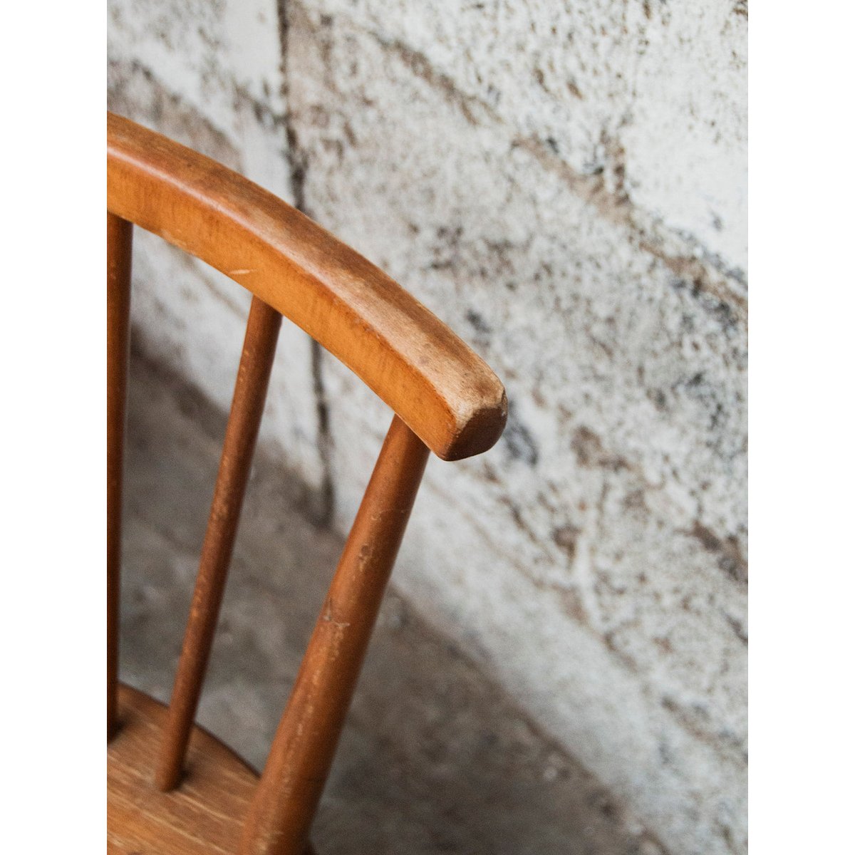 Paire de chaises en bois Alma N°729 - Bon état bois, DEBONGOUT