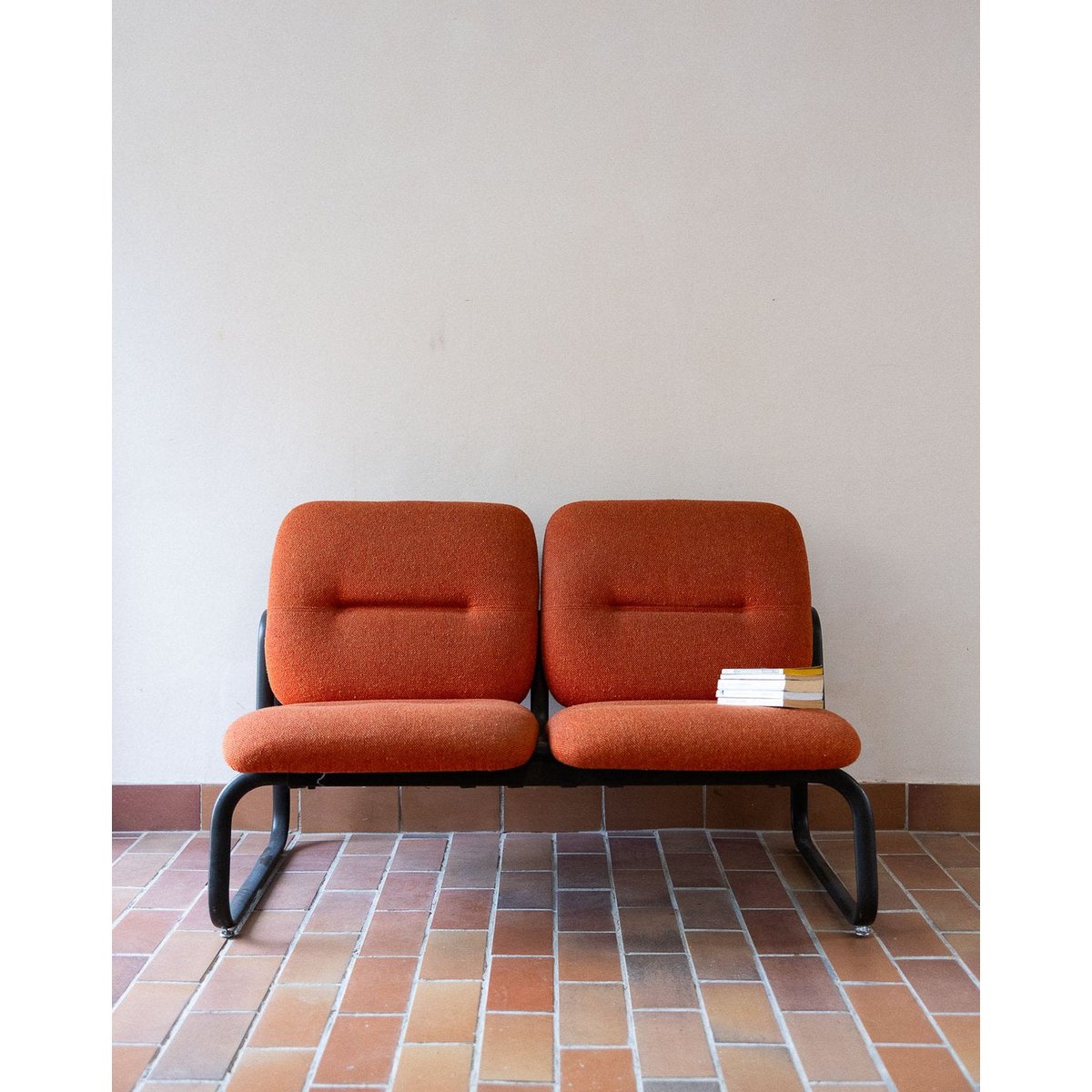Banquette de conférence Clara N°145 - Bon état orange, DEBONGOUT