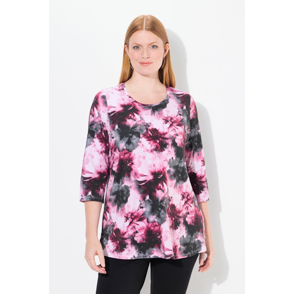 T-shirt à motif floral en coton pima. Col magenta, ULLA POPKEN