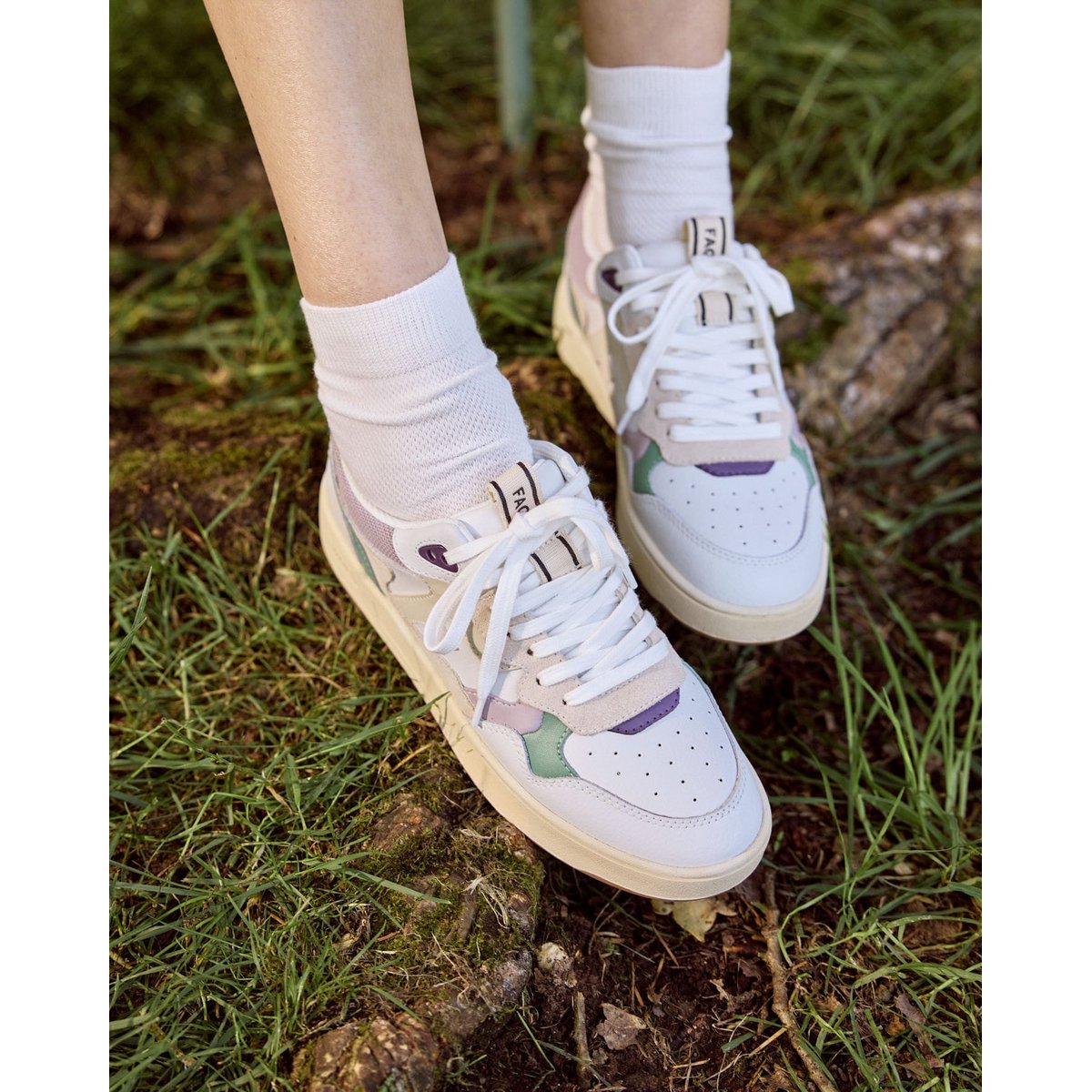Baskets basses cuir suede DAHLIA blanc et brun rosé, FAGUO