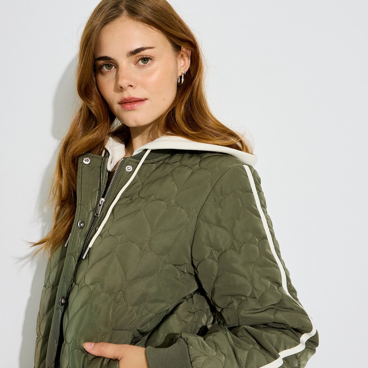 Blouson matelassé à capuche vert kaki, GRAIN DE MALICE