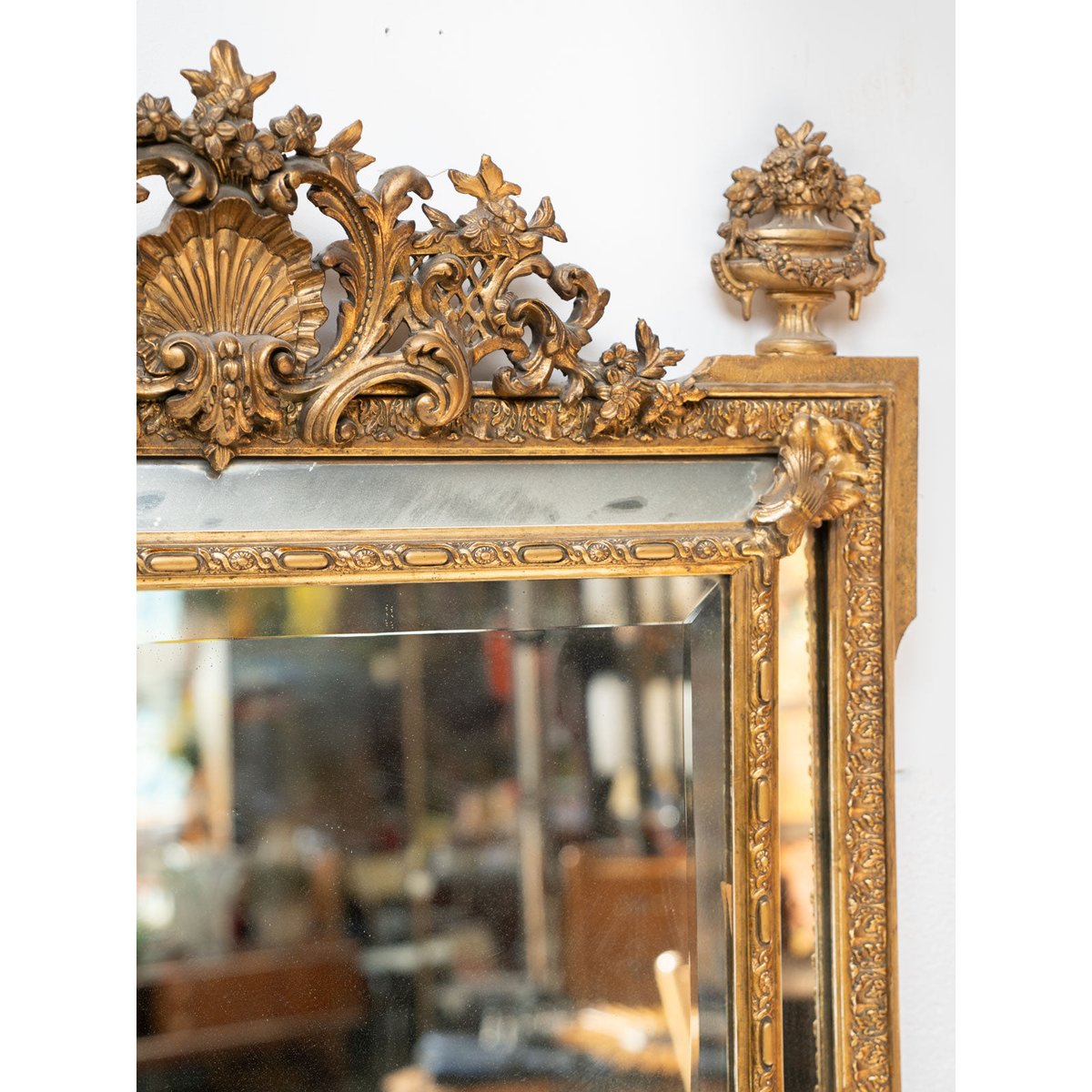 Grand miroir ancien style Louis XVI à parcloses et fronton sculpté Georges N°1384 - Bon état doré, DEBONGOUT