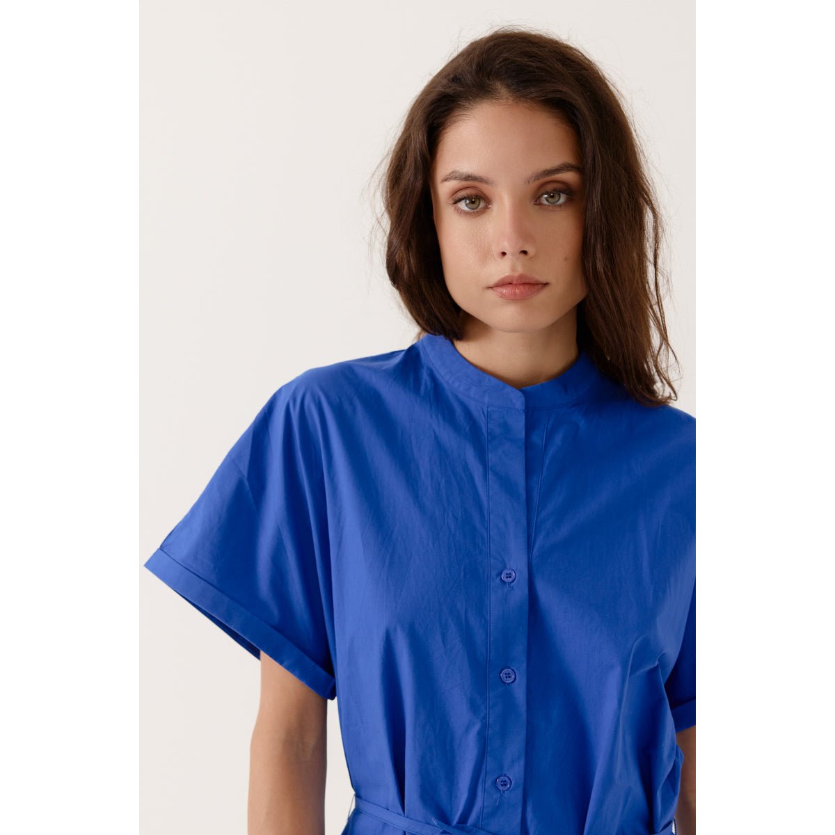 Robe courte avec un col officier Elarine royal-blue, ARTLOVE