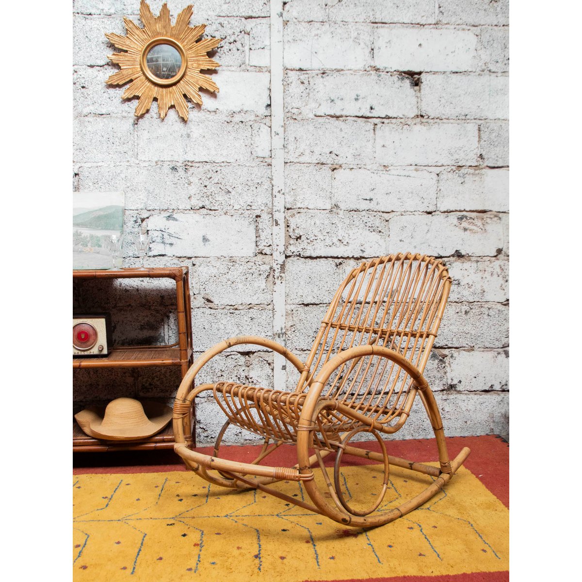 Grand rocking-chair en rotin clair Alibert N°67 - Bon état bois clair, DEBONGOUT