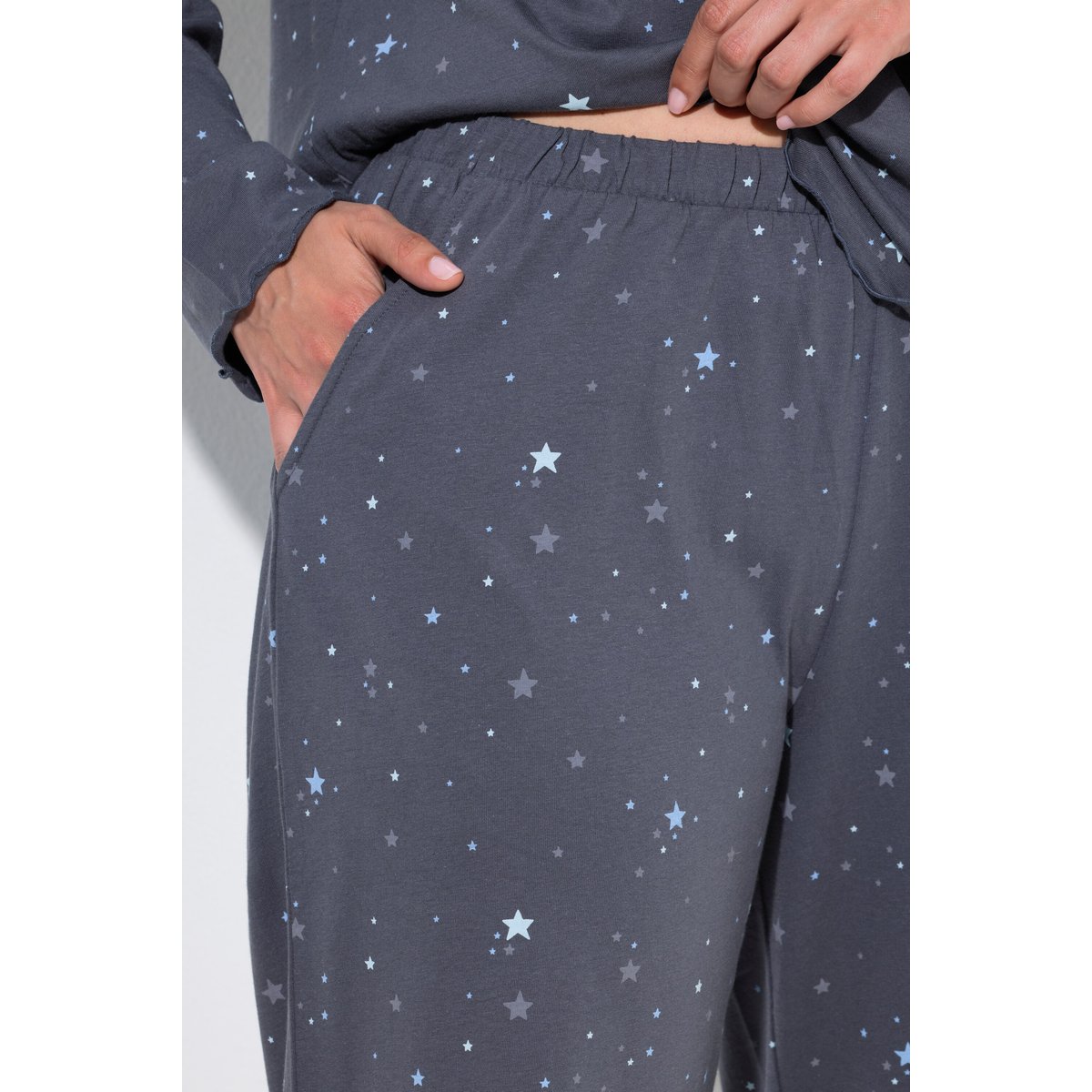 Pyjama motif étoiles, ourlet « vagues » gris foncé, ULLA POPKEN