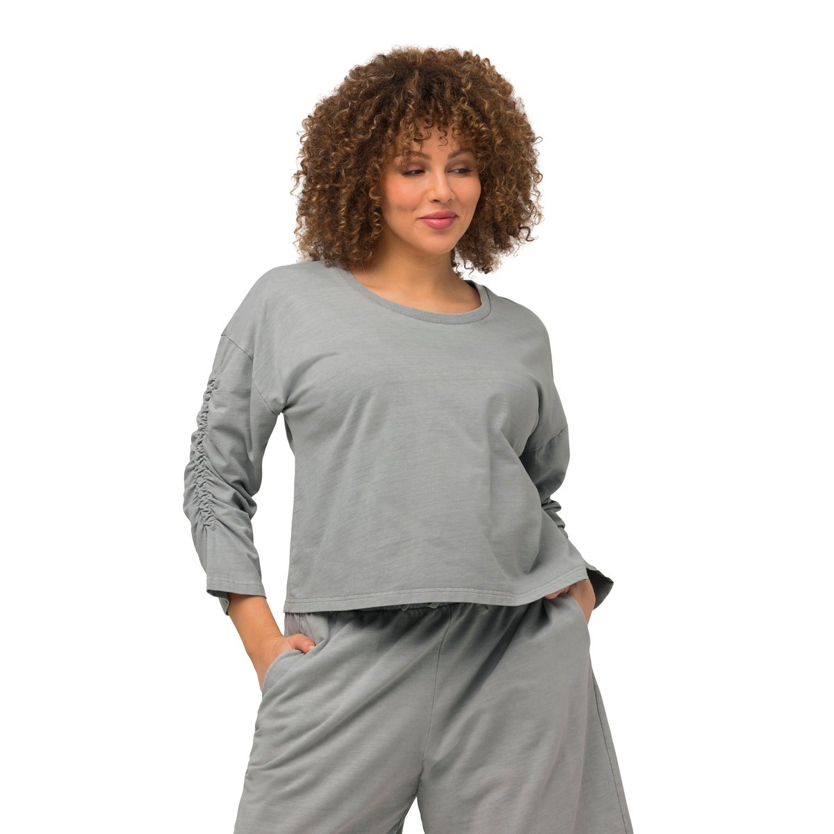 Sweat-shirt court et oversized. Col rond gris clair chiné, ULLA POPKEN