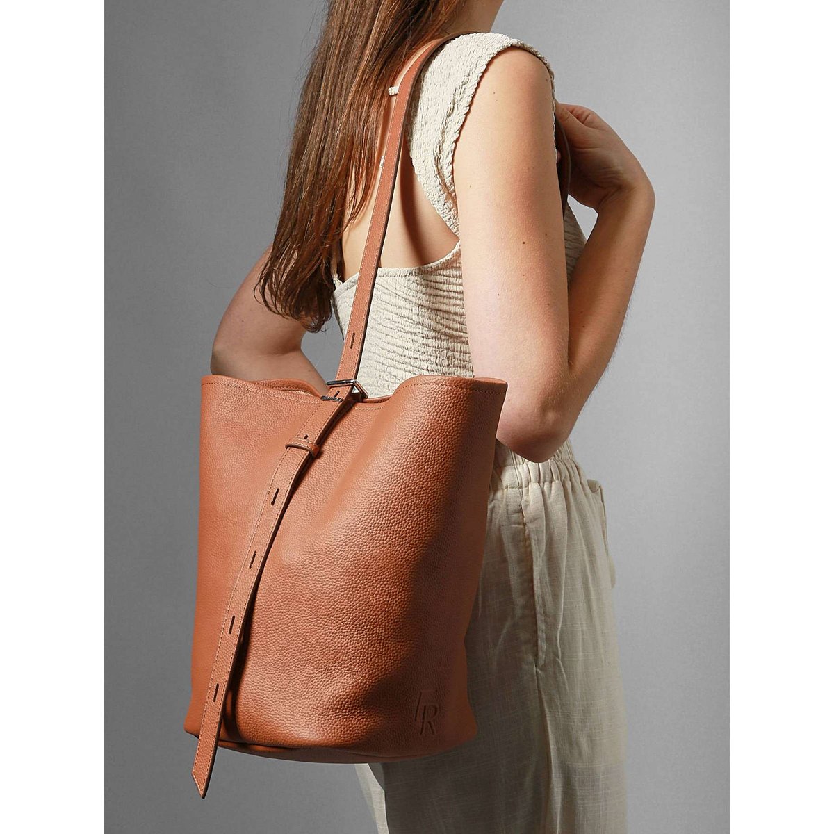 Sac porté épaule sac à dos M Cavalier cuir cannelle, ETRIER