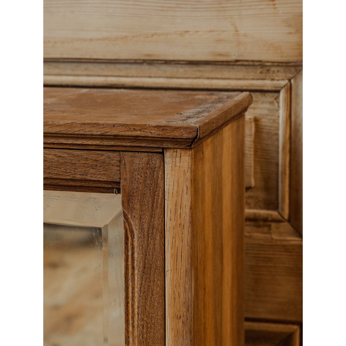 Petite vitrine en bois et verre biseauté Victoria N°1254 - Bon état bois foncé, DEBONGOUT