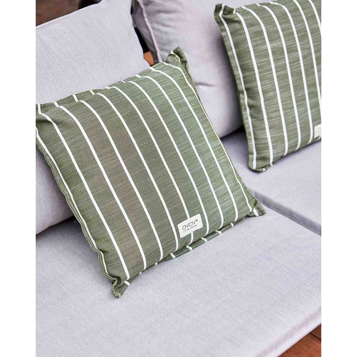 Coussin en polyester recyclé à rayures vert, OYOY LIVING DESIGN