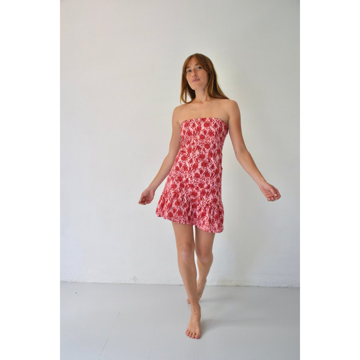 Robe courte bustier fleurie MAFALDA rose, MINDTRAVELER