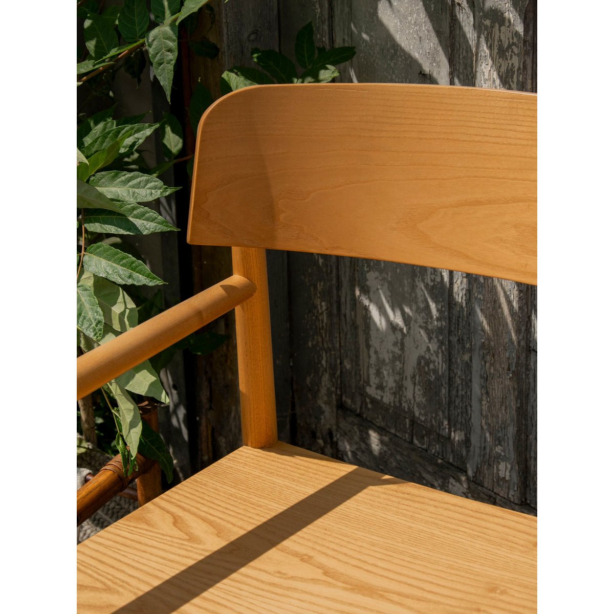 Fauteuil en frêne aux lignes modernes Jakob N°1316 - Bon état bois clair, DEBONGOUT